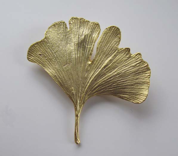 Gingko Pin in Gold